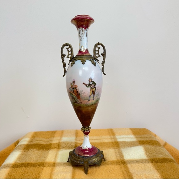 Louis XIV Sevres Style French Hand Painted Porcelain Urn Vase Gilt Bronze Mount - Picture 3 of 17